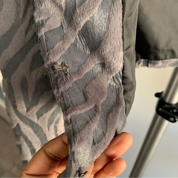 FOREVER 21 Faux Fur Crop Jacket - Picture 10 of 11